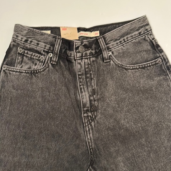 🔥🔥🔥NWT Levi’s Premium Mom Jeans - Picture 8 of 10